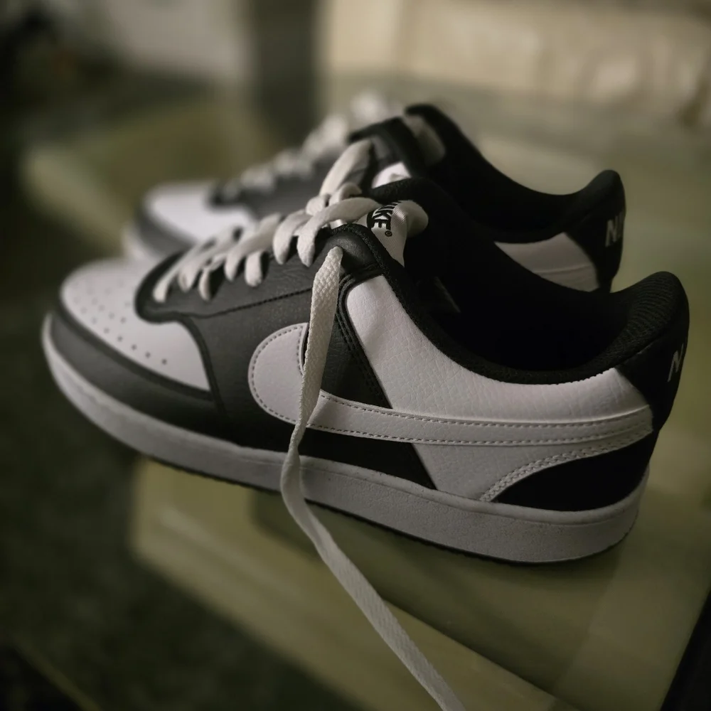 Nike Men's Black and White Sneakers - Picture 11 of 16